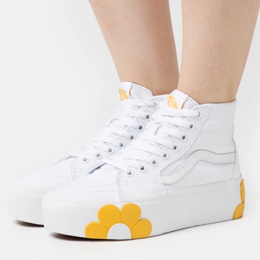 Vans Women's Sk8-Hi Tapered Stackform
True White
VN0A5JM1W00 Platform Sneakers - Picture 2 of 16